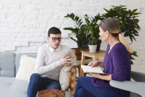 client and therapist discuss the 12 steps of recovery